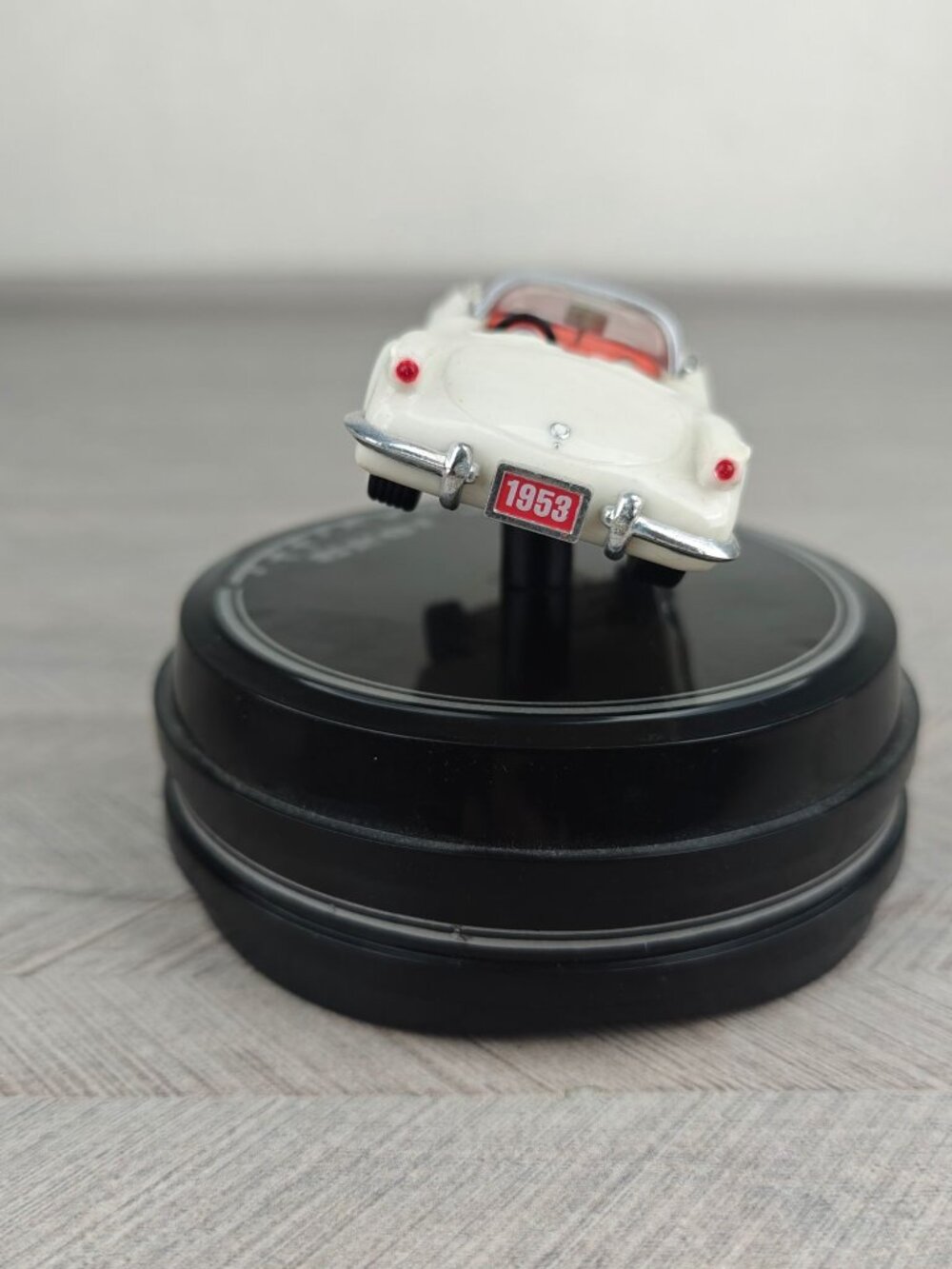 1953 Chevrolet Corvette Musical Model Enesco Classics Collection Cream Red - Picture 2 of 9